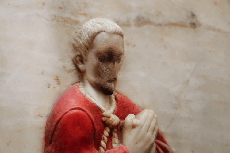 La Columna del Cautivo: La Historia de Amor y Fe Grabada a Uña en la Mezquita de Córdoba